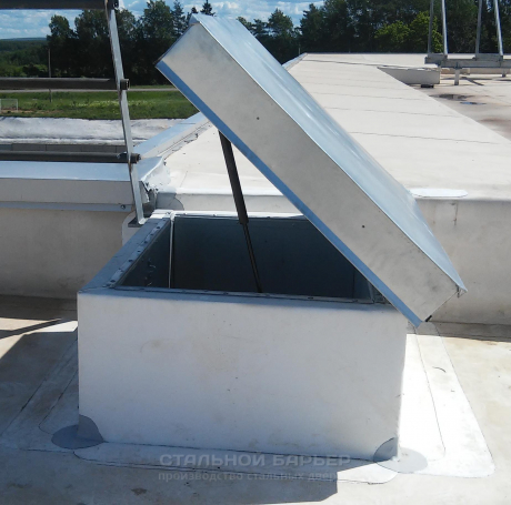 Люк на кровлю №12